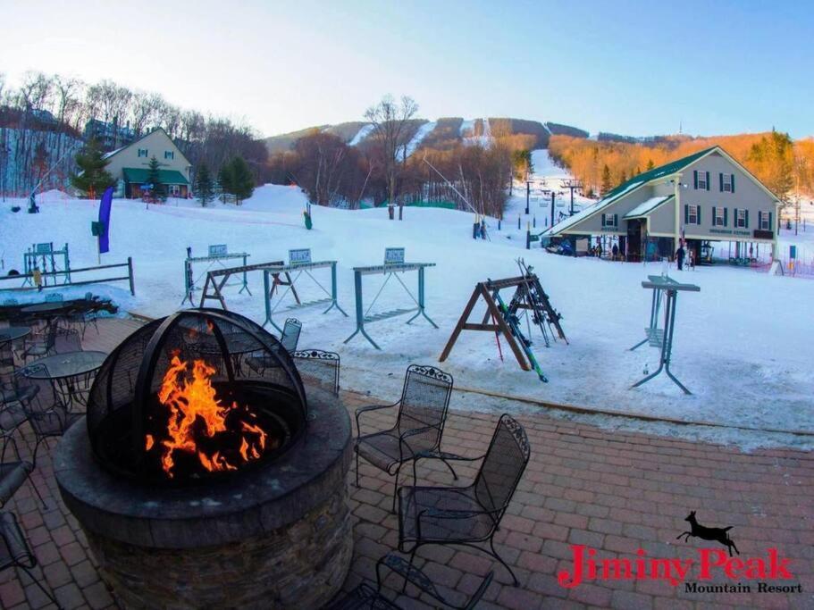 Deluxe Ski On Off 1Br Suite Sleeps 4 On Jiminy Mtn Hancock Dış mekan fotoğraf